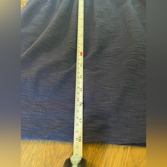 Vineyard Vines Pull On Waistband Skirt. In excellent like new condition - Picture 8 of 8